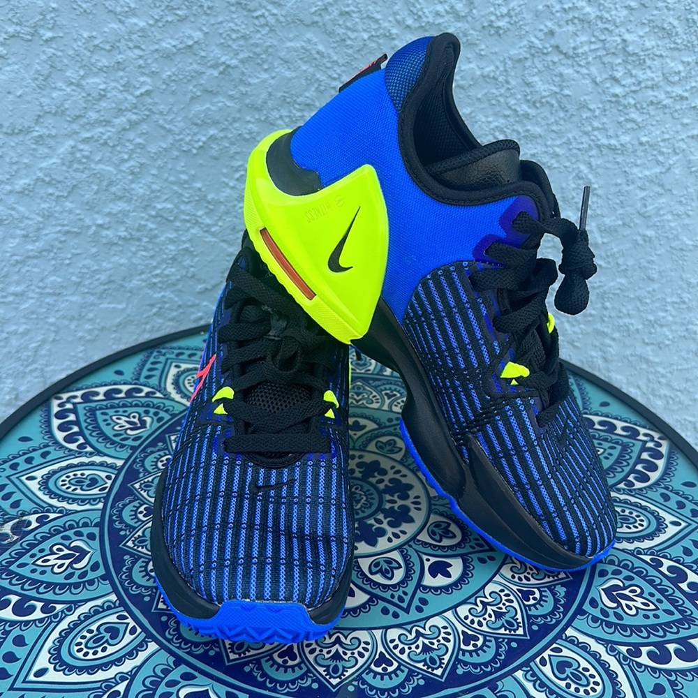 Nike Boys Lebron 6 BIG KIDS YOUTH (7)
